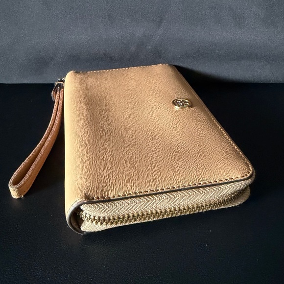 Tory Burch Taupe Zip Around Wallet with Blue Interior - Picture 4 of 13